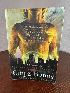City of Bones by Cassandra Clare - The Mortal Instruments Paperback Book